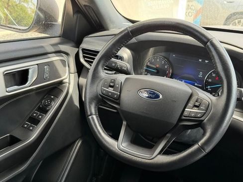 Used 2020 Ford Explorer XLT w/ Equipment Group 202A AWD/4WD image 14