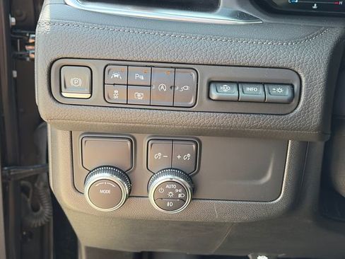 Used 2022 GMC Yukon XL Denali RWD image 21