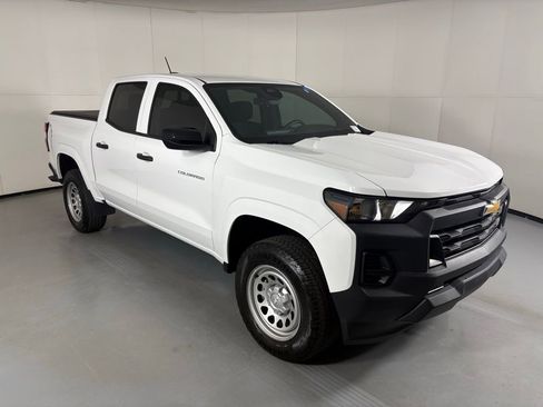 Used 2024 Chevrolet Colorado W/T w/ Safety Package image 2