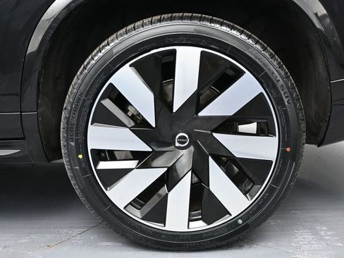 Used 2023 Volvo XC90 T8 Plus image 13