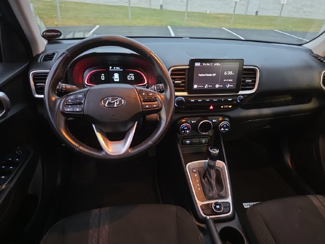 Used 2024 Hyundai Venue SEL FWD image 20