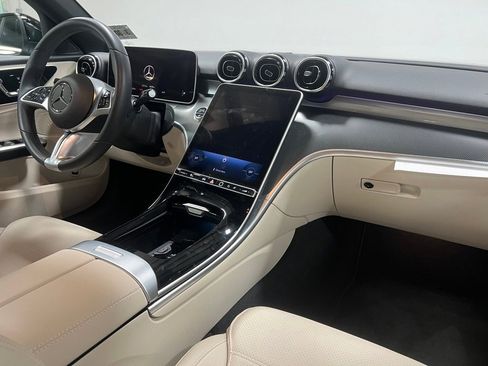 Used 2025 Mercedes-Benz C 300 4MATIC Sedan image 28