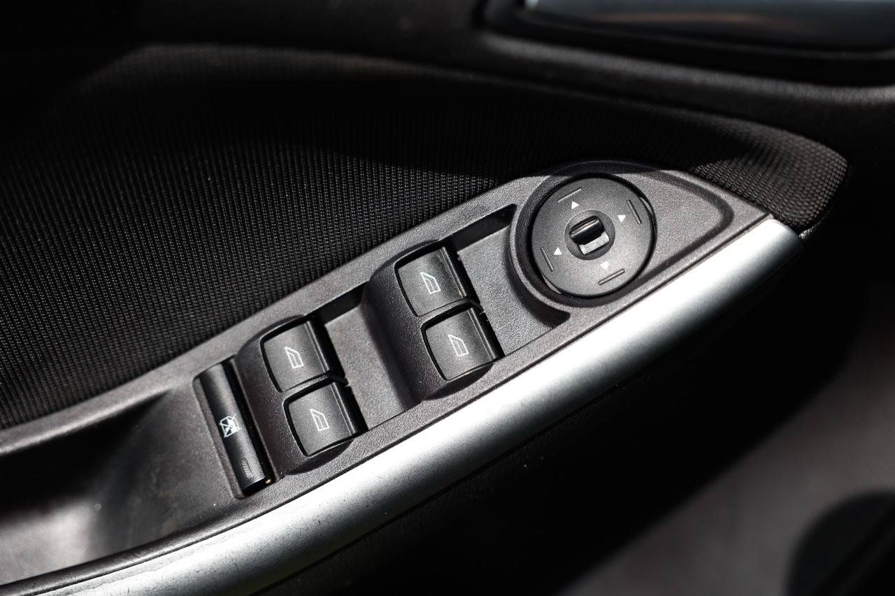 Used 2012 Ford Focus SE FWD image 39