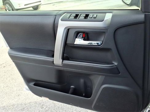 Used 2016 Toyota 4Runner SR5 image 15