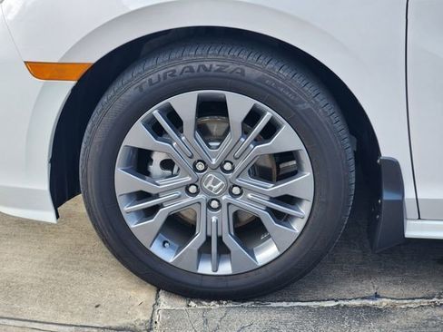 Used 2025 Honda Odyssey Touring image 10