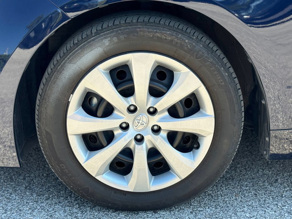 Used 2025 Toyota Corolla LE FWD image 37