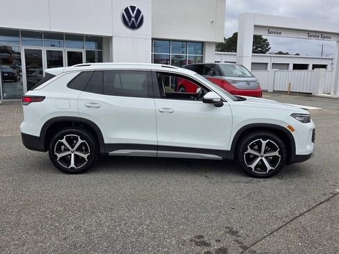 Used 2025 Volkswagen Tiguan SE image 15