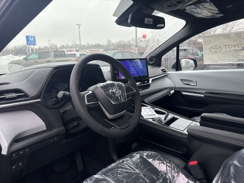 New 2026 Toyota Sienna XSE image 13
