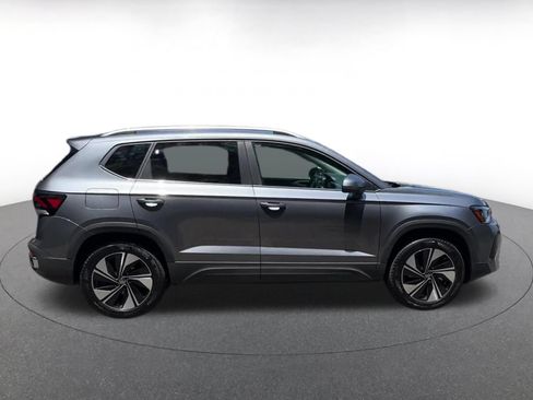 Used 2026 Volkswagen Taos SE AWD/4WD image 16