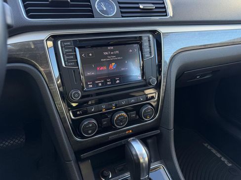 Used 2017 Volkswagen Passat 1.8T SE image 22