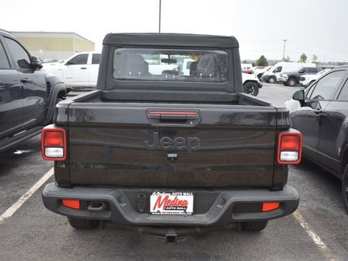 Used 2023 Jeep Gladiator Sport image 5