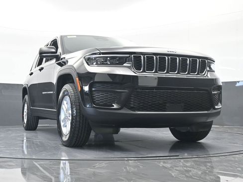 Used 2025 Jeep Grand Cherokee Laredo image 57