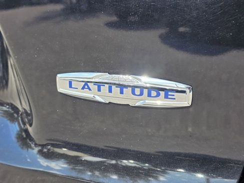 Used 2019 Jeep Cherokee Latitude Plus w/ Comfort/Convenience Group FWD image 16