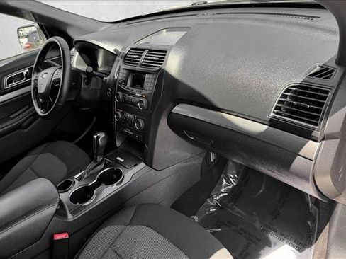 Used 2019 Ford Explorer XLT FWD image 21