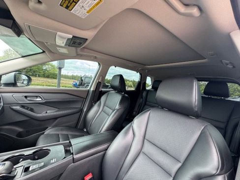 Used 2021 Nissan Rogue SV w/ Premium Package FWD image 30