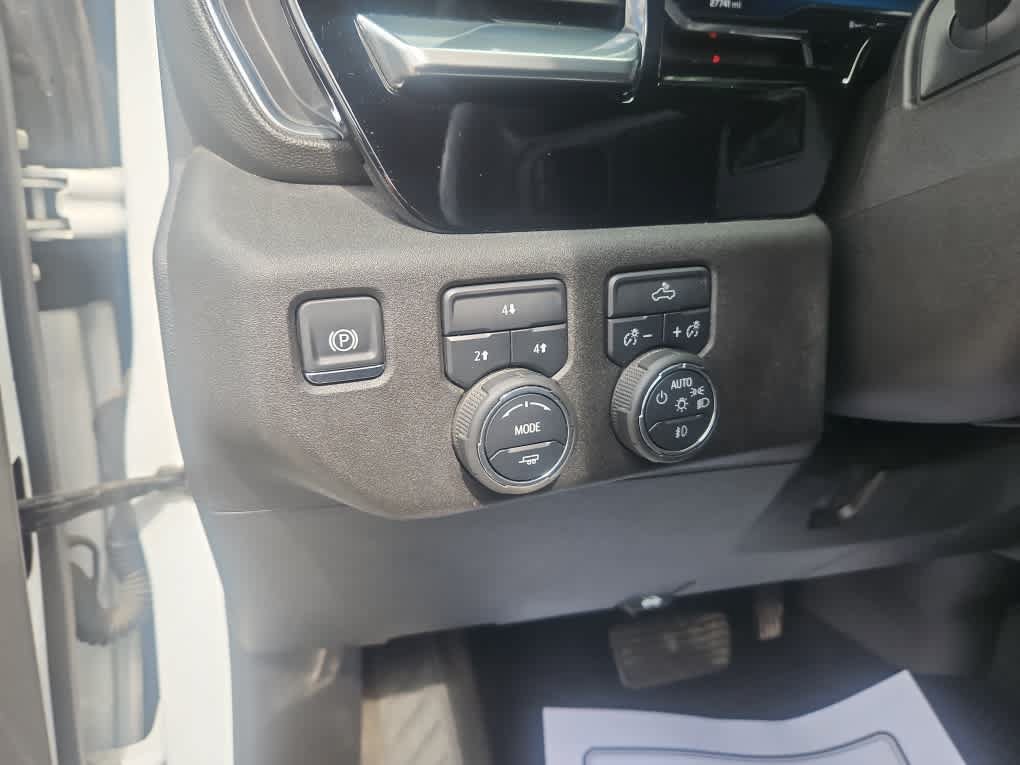Used 2025 Chevrolet Silverado 2500 LT w/ Convenience Package AWD/4WD image 11