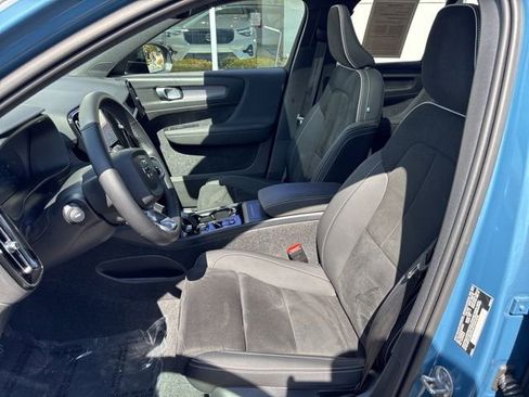 Used 2025 Volvo XC40 B5 Plus AWD/4WD image 18