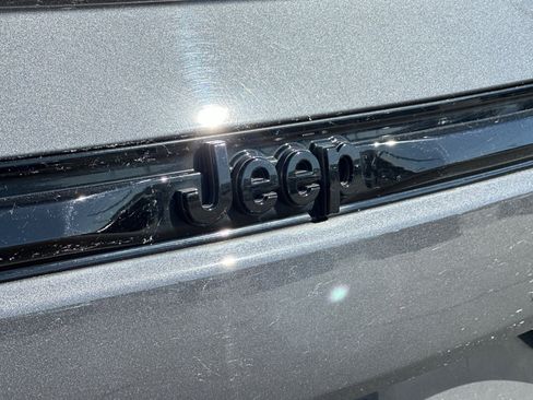 Used 2024 Jeep Grand Cherokee Altitude AWD/4WD image 27