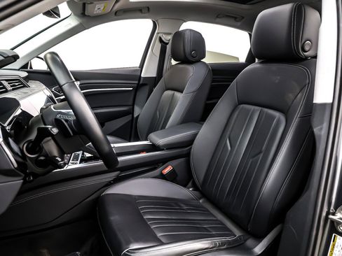 Used 2022 Audi e-tron Premium w/ Convenience Plus Package image 18