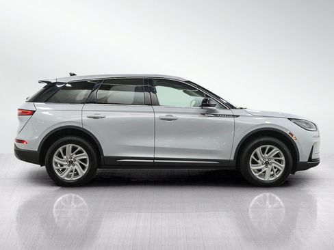 Used 2025 Lincoln Corsair AWD w/ Towing Package image 7