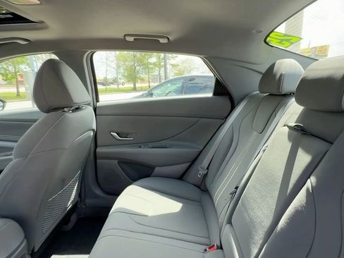 Certified 2025 Hyundai Elantra SEL image 35