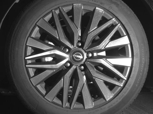 Used 2025 Nissan Altima 2.5 SV image 12