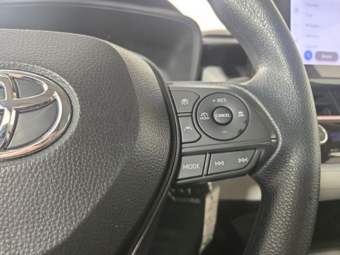 Used 2025 Toyota Corolla LE image 16