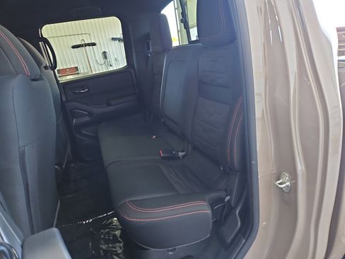 Used 2023 Nissan Frontier 4x4 Crew Cab image 11
