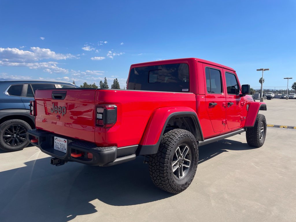 Used 2025 Jeep Gladiator Mojave AWD/4WD image 2