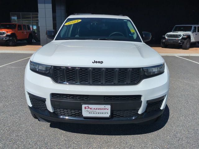 Used 2023 Jeep Grand Cherokee L Limited w/ Black Appearance Package AWD/4WD image 9