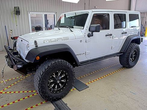 Used 2013 Jeep Wrangler Unlimited Sahara image 16