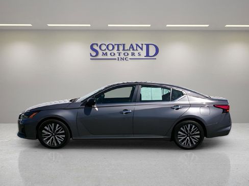 Used 2024 Nissan Altima 2.5 SV image 1