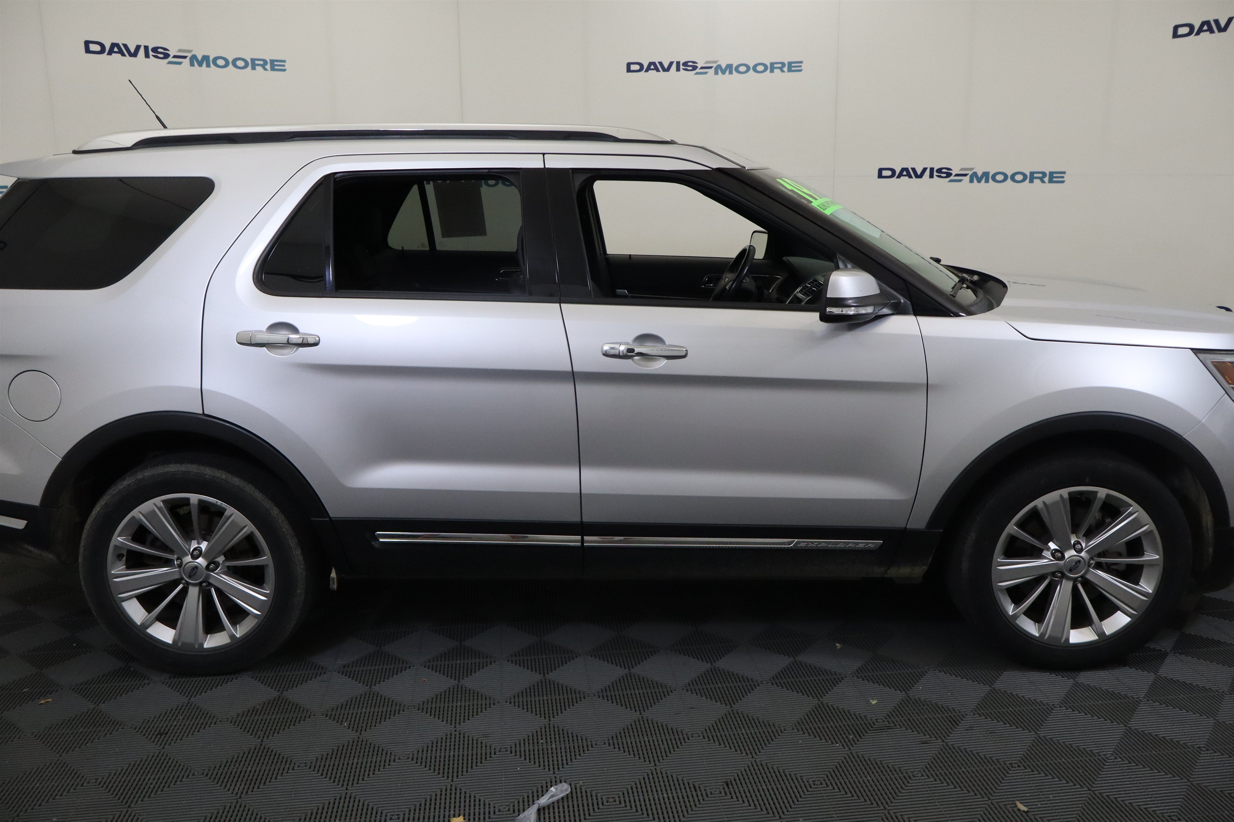 Used 2019 Ford Explorer Limited w/ Class III Trailer Tow Package AWD/4WD image 5