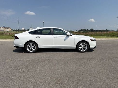 Used 2025 Honda Accord LX image 10