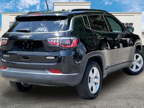 Used 2021 Jeep Compass Latitude w/ Convenience Group AWD/4WD image 2