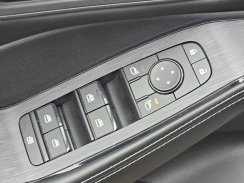 Used 2024 Nissan Rogue SV w/ SV Premium Package image 23