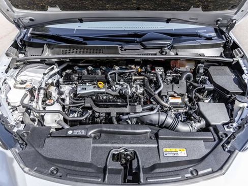 Used 2025 Toyota Prius LE FWD image 29