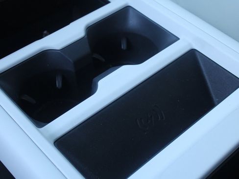 Certified 2025 Land Rover Defender 130 X-Dynamic SE image 33