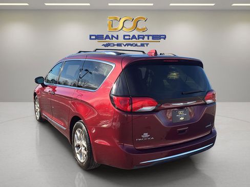 Used 2017 Chrysler Pacifica Limited image 11