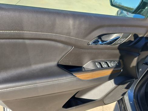 Used 2023 GMC Acadia SLE image 18