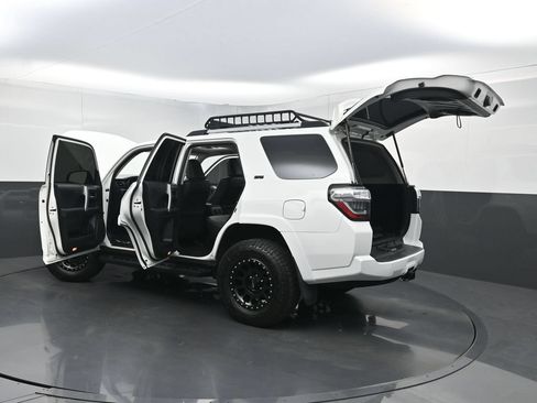 Used 2022 Toyota 4Runner SR5 Premium w/ Moonroof Package RWD image 36
