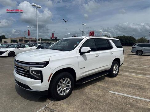 Used 2025 Chevrolet Tahoe LT AWD/4WD image 3