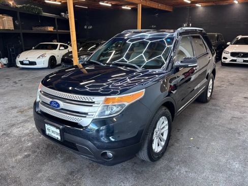 Used 2014 Ford Explorer XLT w/ Equipment Group 201A AWD/4WD image 3