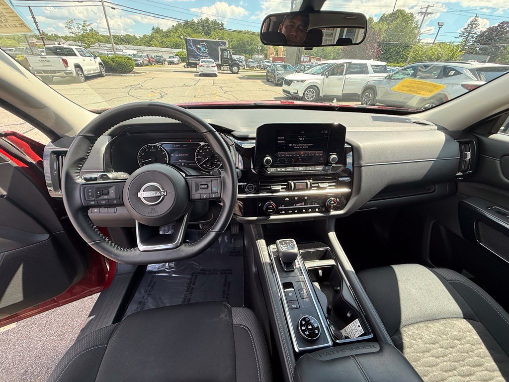 Used 2023 Nissan Pathfinder SV AWD/4WD image 12
