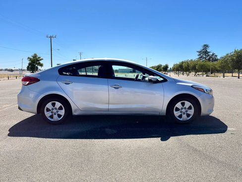 Used 2018 Kia Forte LX FWD image 4