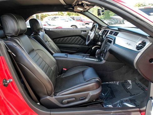 Used 2013 Ford Mustang Premium image 29
