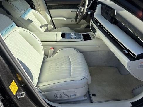 Used 2025 Genesis G90 3.5T image 13