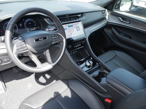 New 2025 Jeep Grand Cherokee L Limited w/ Luxury Tech Group II image 20