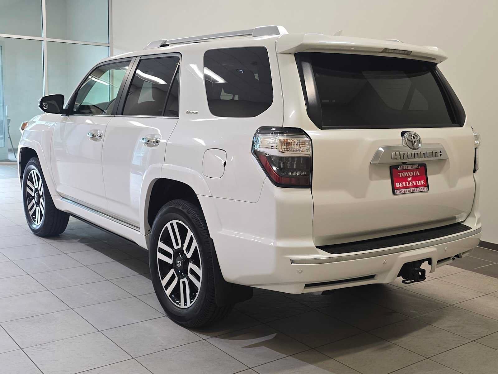 Used 2015 Toyota 4Runner Limited AWD/4WD image 4