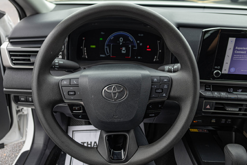 Used 2025 Toyota Camry LE FWD image 21